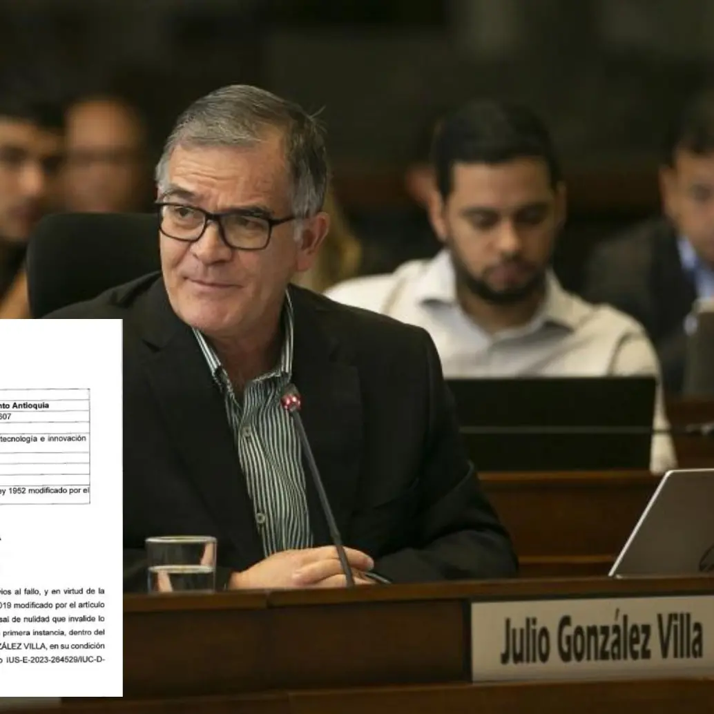 El exconcejal de Medellín Julio González Villa en el recinto del Concejo del Distrito. Foto: Esneyder Gutiérrez