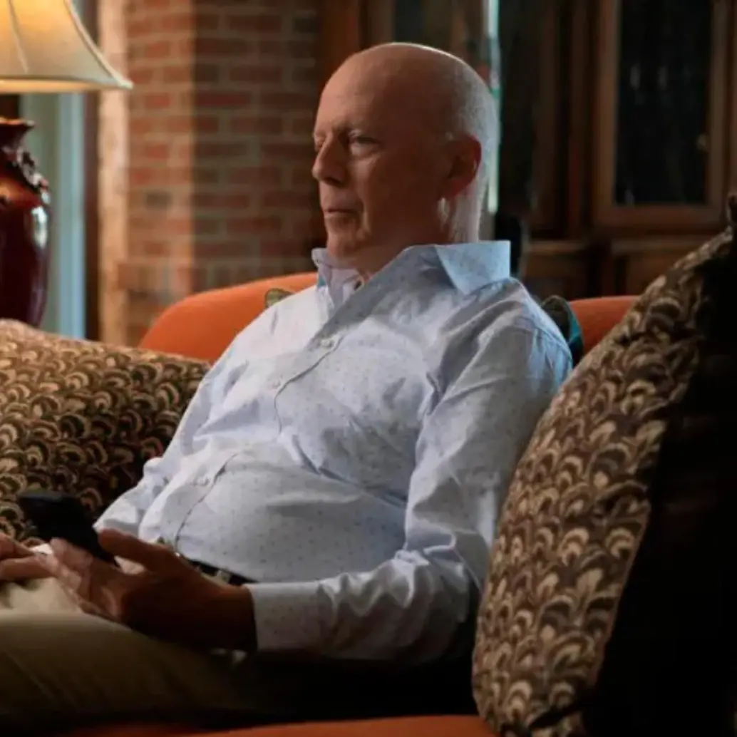 La esposa de Willis explicó que, aunque el lenguaje “se le está yendo”, la familia ha encontrado maneras distintas de comunicarse con él. FOTO: AFP