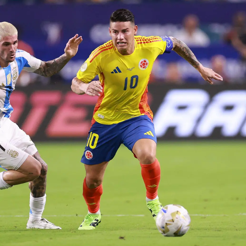 James Rodríguez revivió la polémica sobre la final de la Copa América en donde el central Raphael Claus no sancionó dos posibles penales a favor de Colombia. Foto: Getty Images