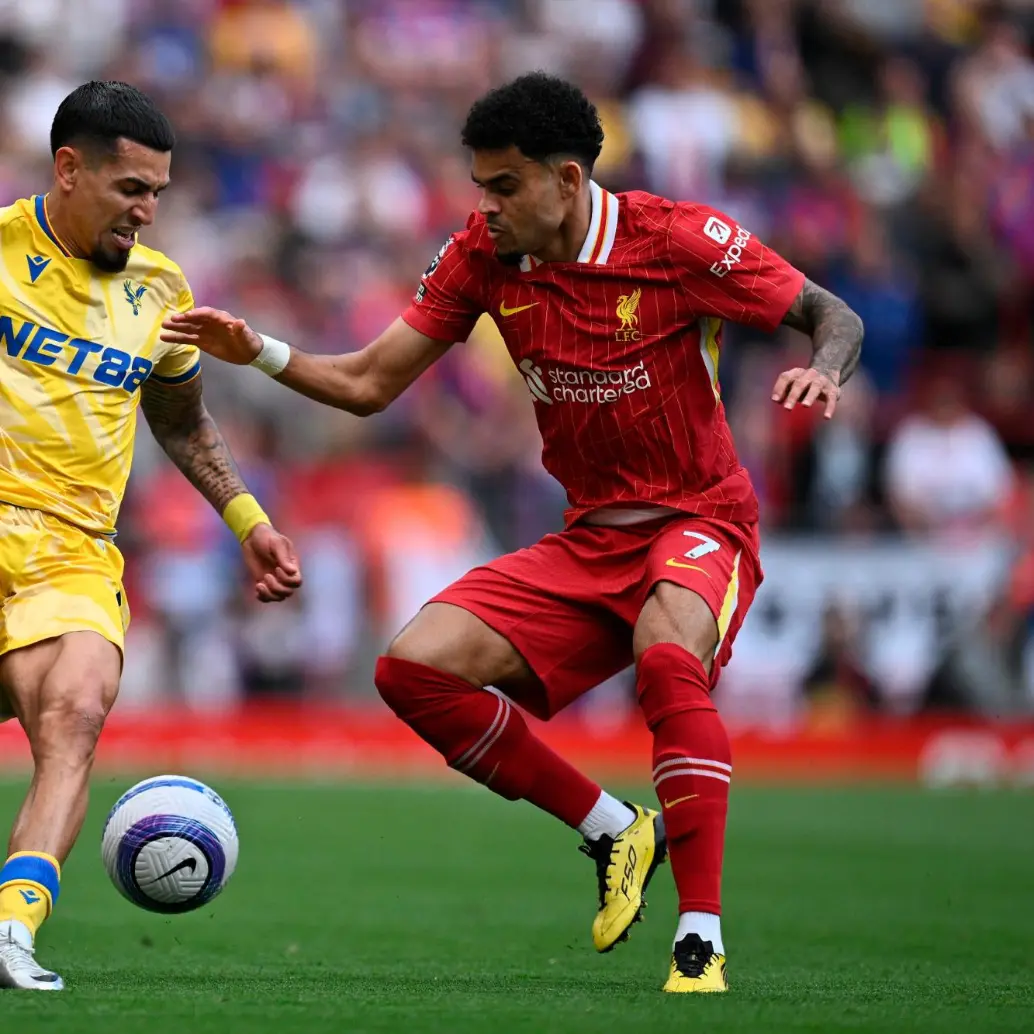 Daniel Muñoz y Luis Díaz podrían ser compañeros en Liverpool en la próxima temporada, de acuerdo con lo que especula la prensa inglesa. FOTO: GETTY