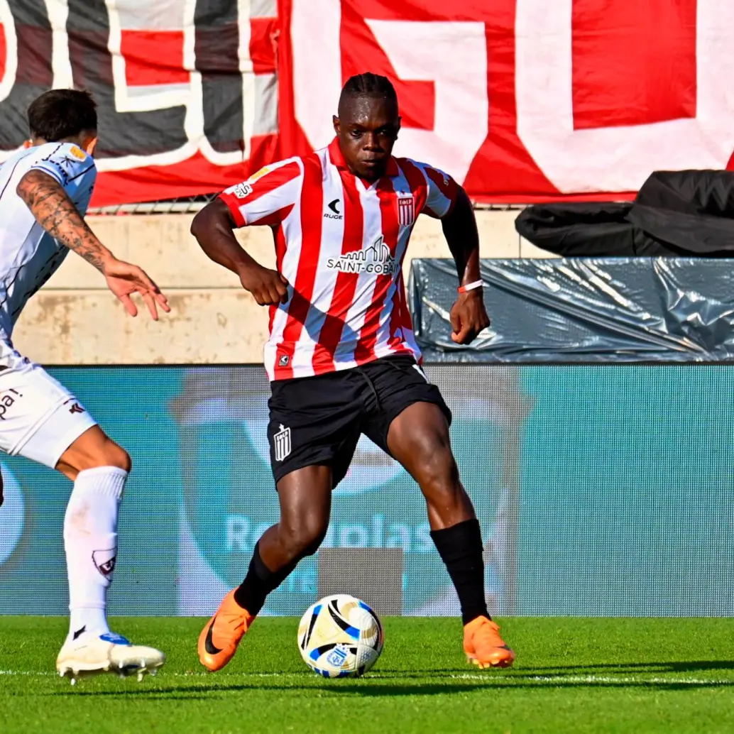 El futbolista colombiano Edwuin Cetré fue una de las figuras del cuadro “pincha” en la consecución de los últimos dos títulos que ganó. Foto: tomada del x de @LigaAFA