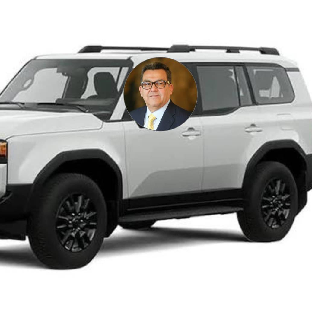 Jaime Dussán presidente de Colpensiones habría autorizado compra de camioneta de alta gama. FOTO: Tomada de redes sociales y Colprensa