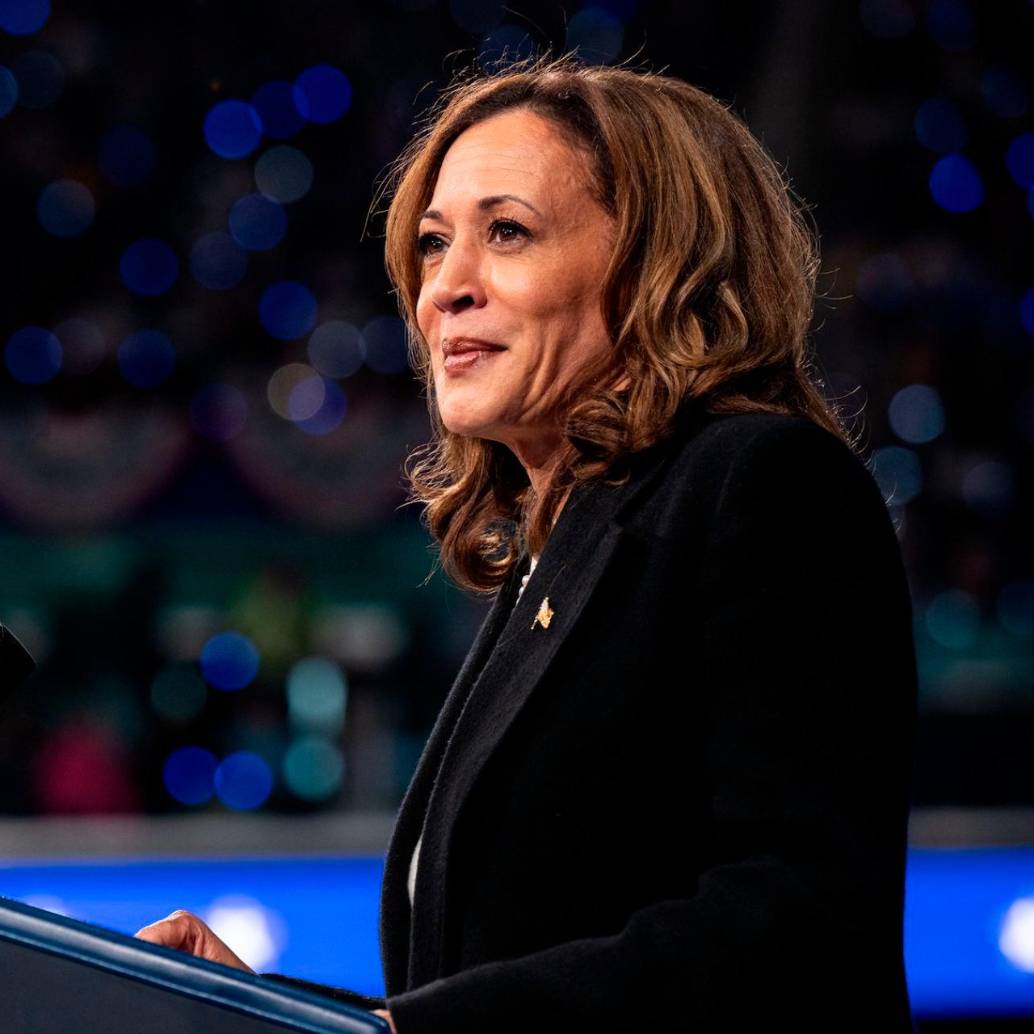 Aunque ha mantenido un perfil bajo<b> </b>desde que perdió las elecciones, Harris tiene programada una gira en los próximos meses para promocionar su libro. FOTO: Tomada de X @KamalaHarris