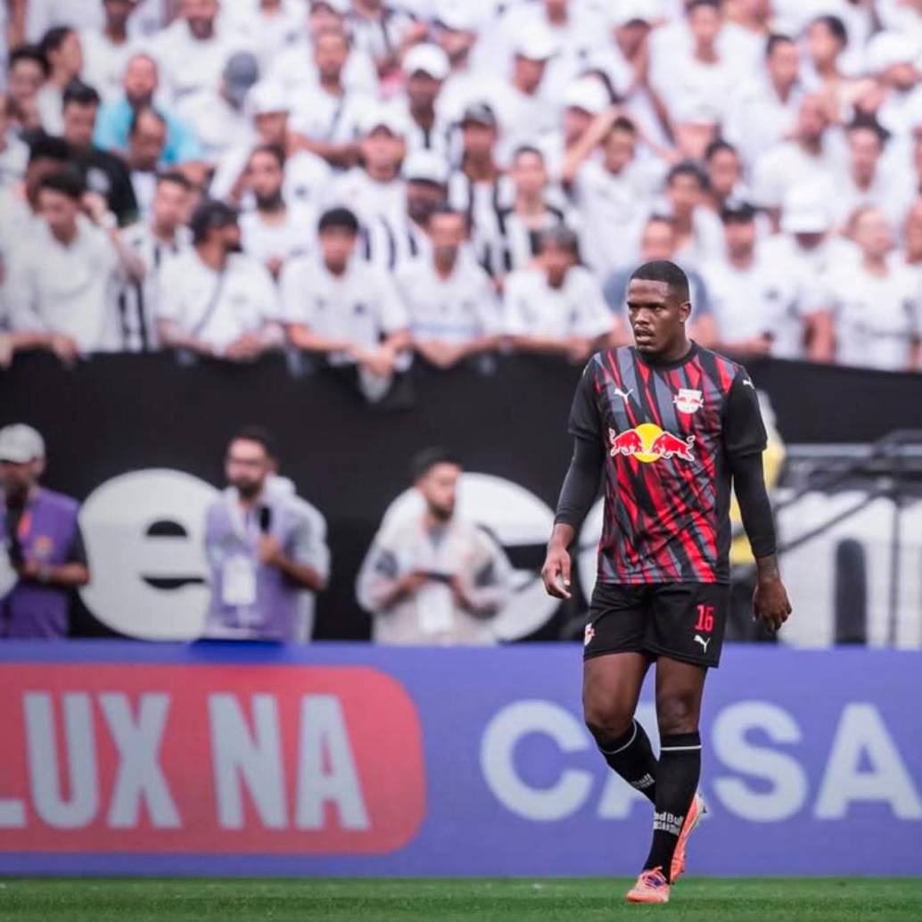 El defensa central Gustavo Marques, del Red Bull Bragantino brasileño, es habitual titular en la escuadra para la que juega. Foto: tomada del Instagram de @gmarques001