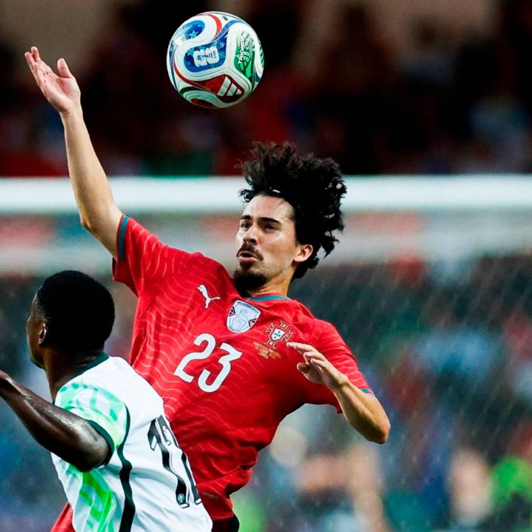 Vitinha hace dupla en la mitad del campo de Portugal con Joao Neves. FOTO: <b>X Vitinha</b>