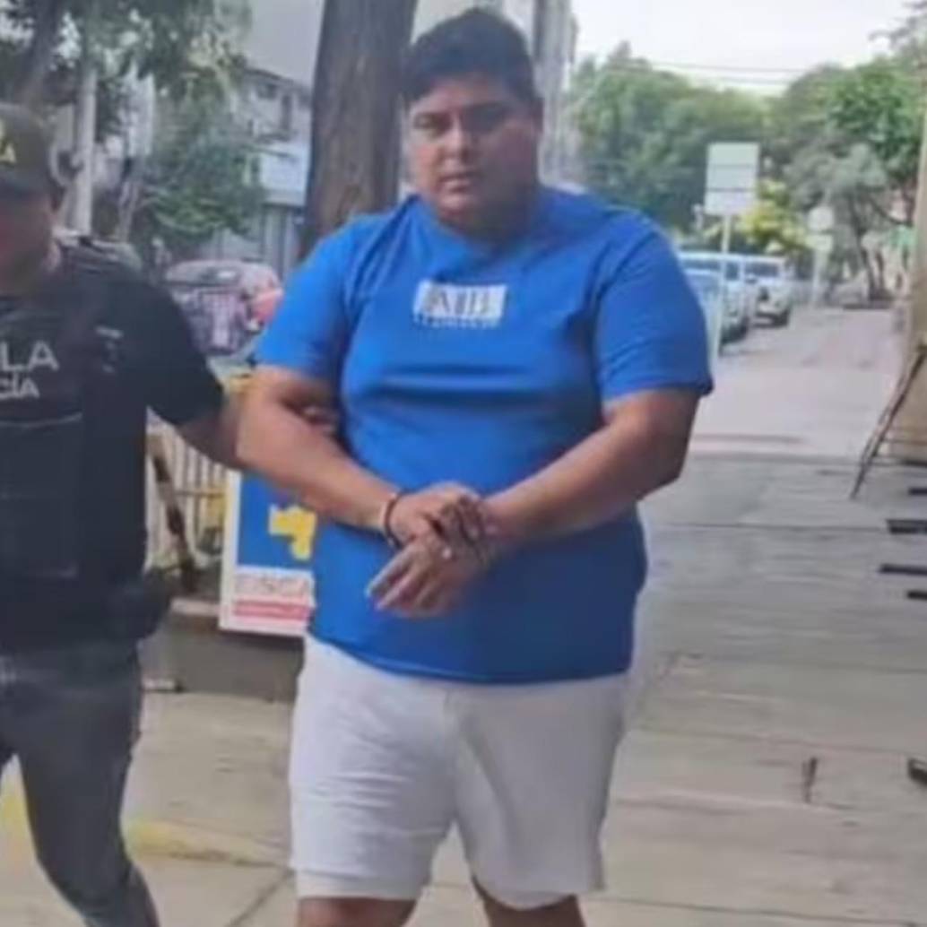 Por medio de un operativo del Gaula de la Policía, capturaron a este hombre y sus otros dos compañeros por extorsión. FOTO: Captura video Policía Nacional y Julio Cesar Herrera