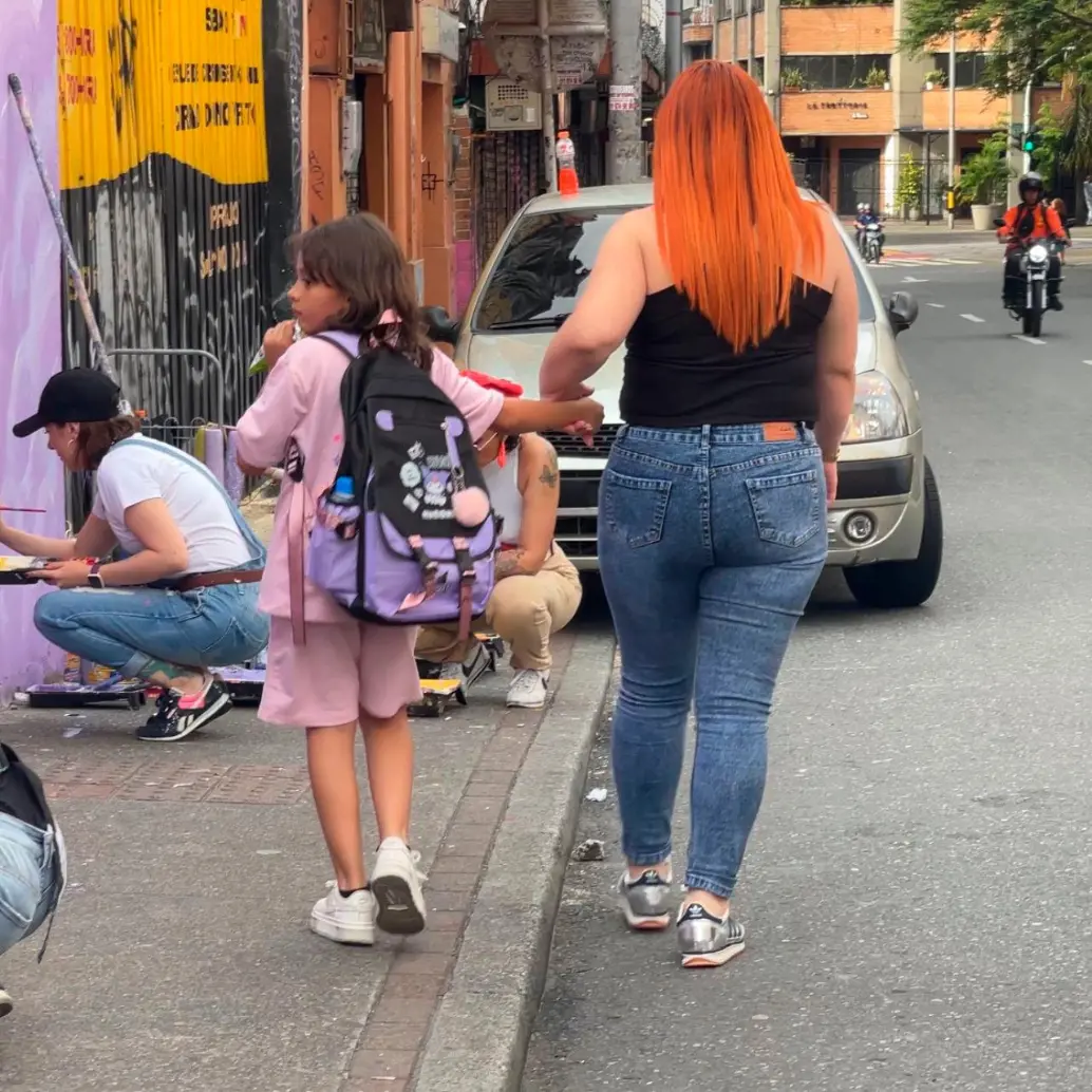 Las artistas estarán en Lotero hasta el 29 de noviembre. El mural quedará en la Institución educativa Mercedes Yepes. Foto: Cortesía.