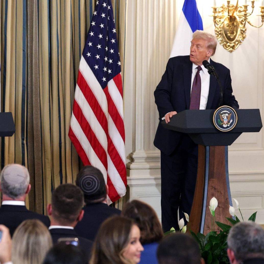 Benjamín Netanyahu y Donald Trump se reunieron en la Casa Blanca para hablar sobre el conflicto en la Franja de Gaza. FOTO: Getty