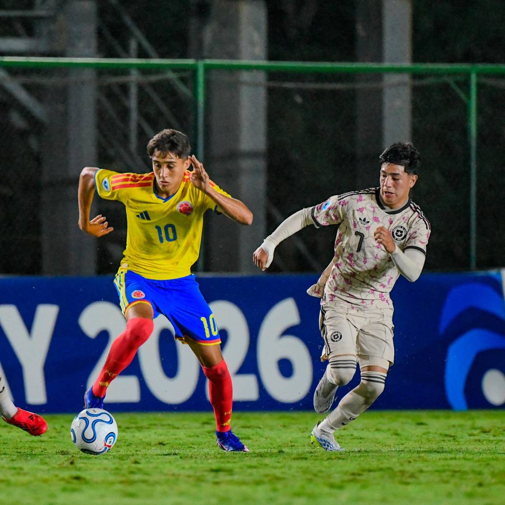 El volante Samuel Martínez, durante el partido que Colombia le ganó 1-0 a Chile en el Sudamericano. FOTO CORTESÍA FCF