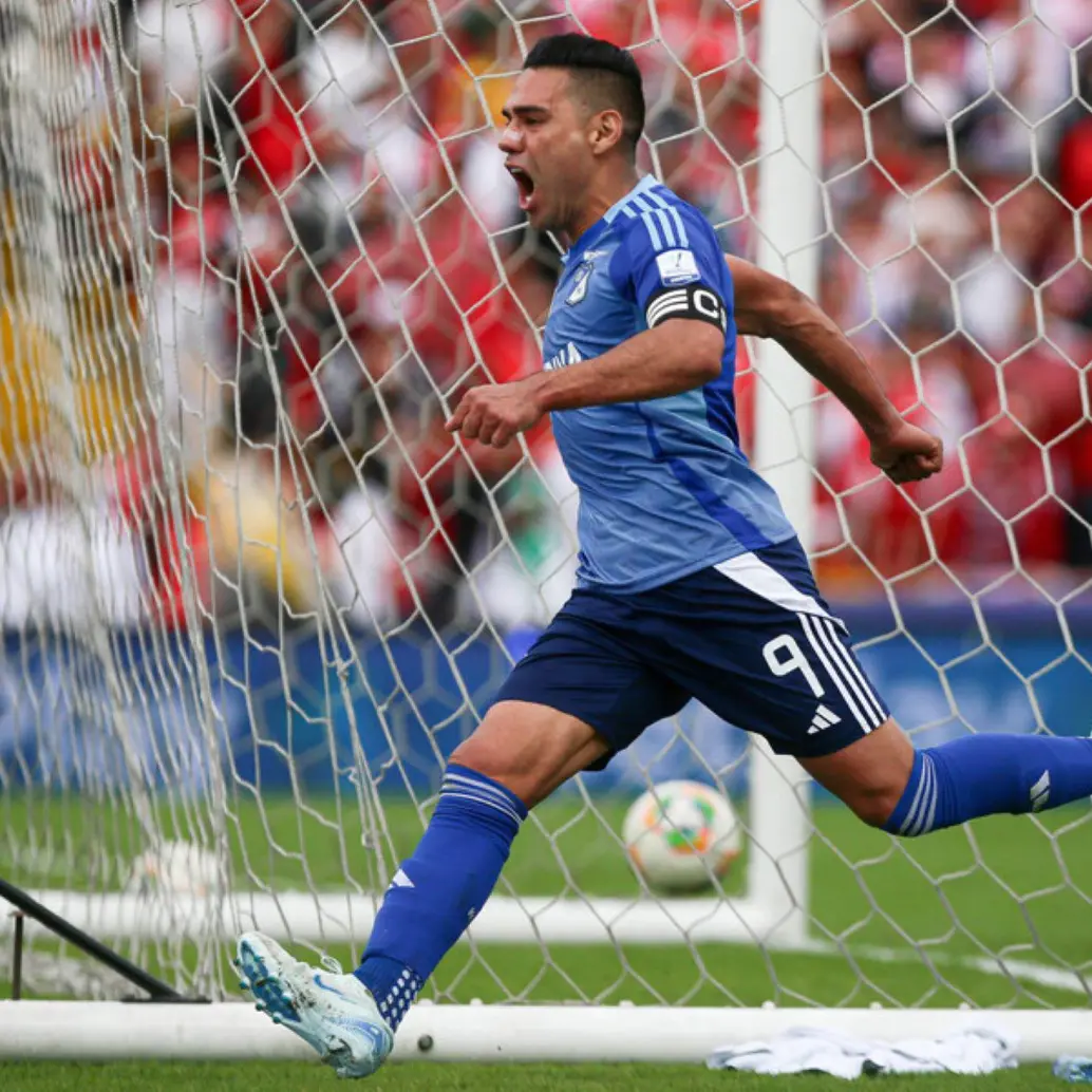 Los dos clásicos entre Millonarios y Santa fe generaron polémicas y acciones extradeportivas que provocaron sanciones de Dimayor. Foto: Colprensa