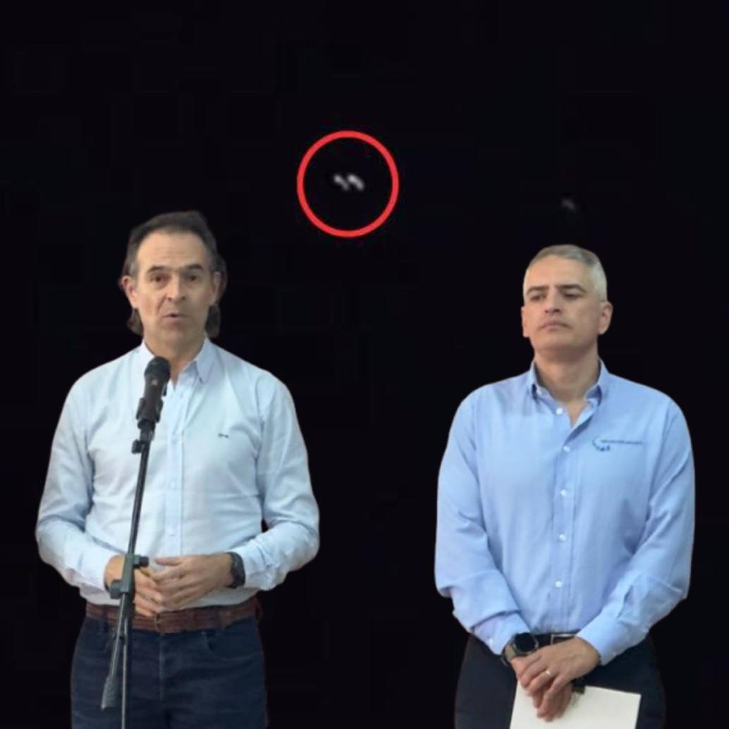 Estos fueron los dos drones que fueron captados sobrevolando Hidroituango en la noche del pasado domingo, situación que despertó las alertas y obligó a cancelar la visita del alcalde, el gobernador y un centenar de periodistas al proyecto. FOTO: <b>CORTESÍA TOMADA DE VIDEO</b>