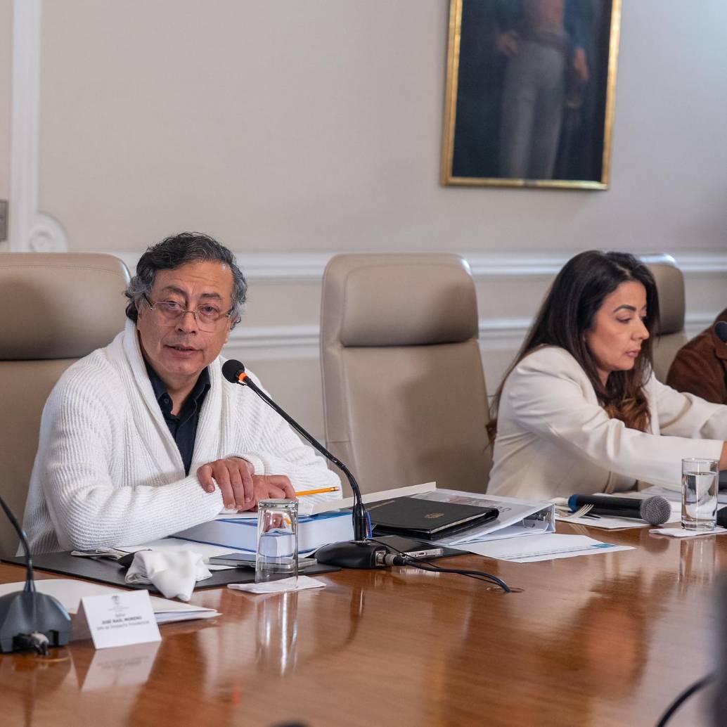 El presidente Gustavo Petro lideró el consejo de ministros en el cual se refirió a temas relacionados con las Fuerzas Militares, incluyendo la modernización de sus capacidades y detalles sobre el accidente aéreo en Puerto Leguízamo (Putumayo). Foto: Presidencia