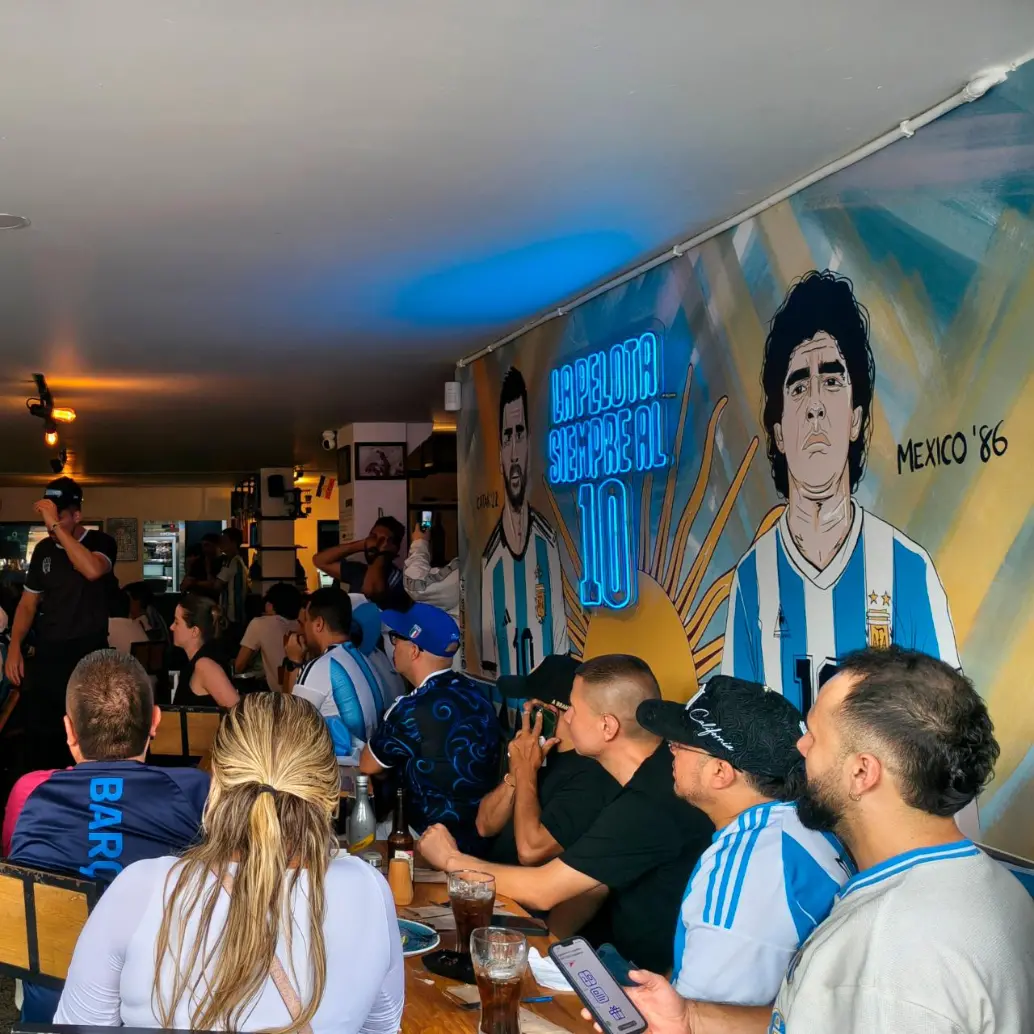 Los aficionados argentinos (y colombianos que apoyaban a Argentina), disfrutaron en El Quilombo de Envigado. Foto: Brandon Martínez González