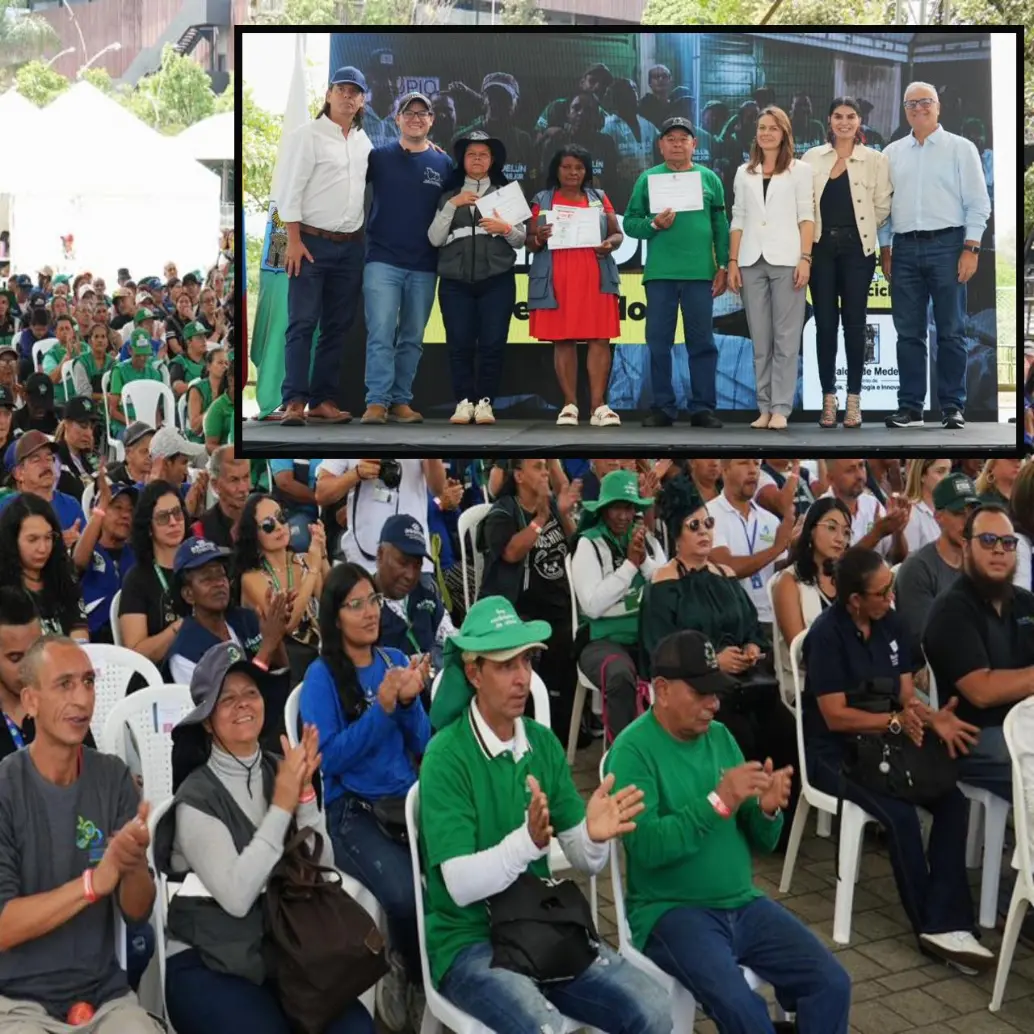 Adelante, los cinco homenajeados por su aporte. Atrás, los 500 recicladores invitados a la celebración. FOTO: Cortesía