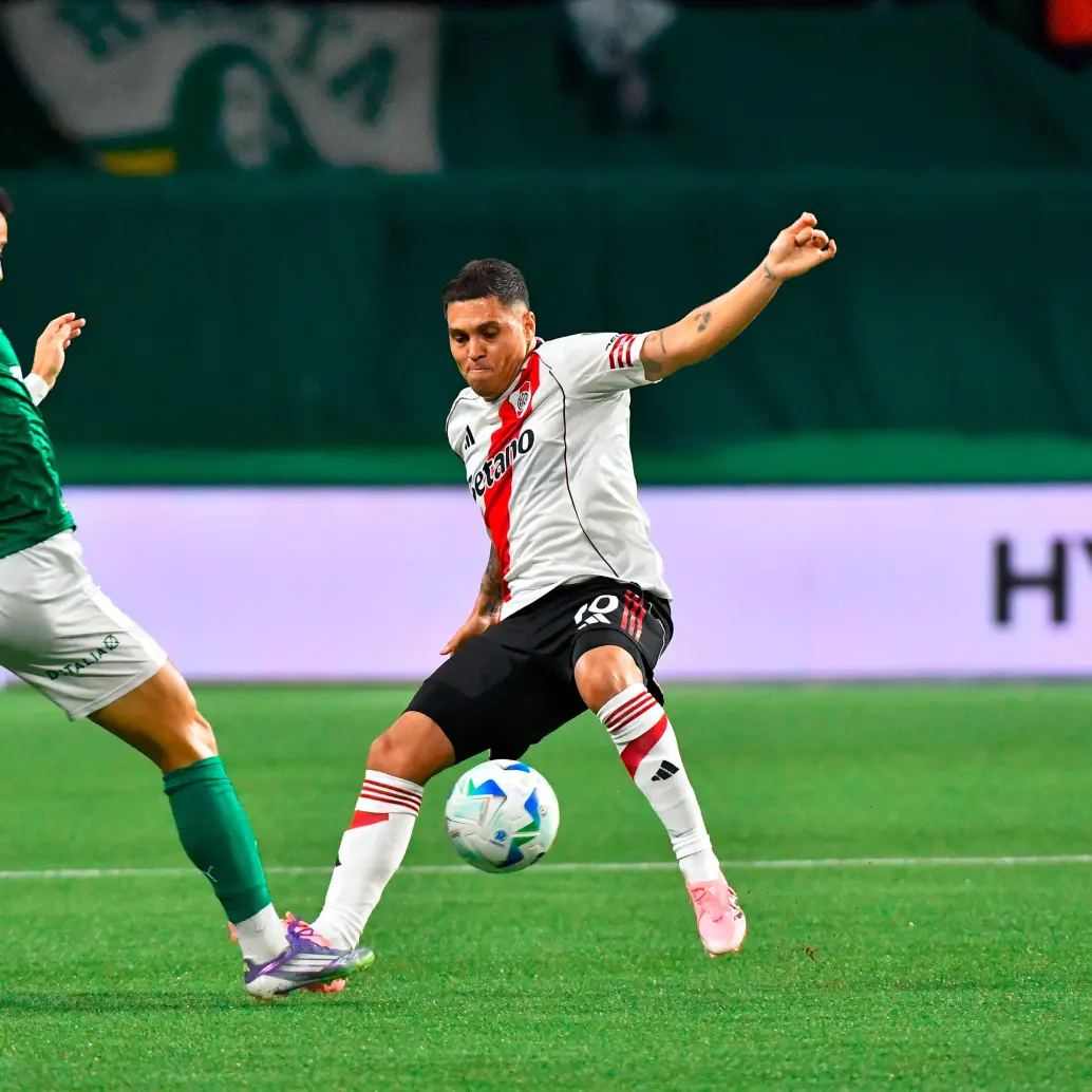 Juan Fernando Quintero tenía la mejor calificación de los jugadores de River Plate hasta el minuto 60, cuando Gallardo decidió sustituirlo. FOTO @RiverPlate