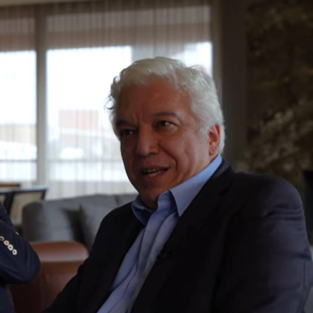 Carlos Alonso Lucio, del equipo del gobierno electo, habla de la supuesta extradición del presidente Gustavo Petro. Foto: Colprensa y captura de video