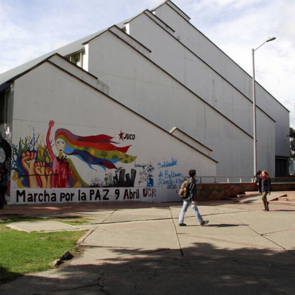 La Universidad Nacional fue tomada por encapuchados durante este viernes, 16 de mayo. Foto: Colprensa