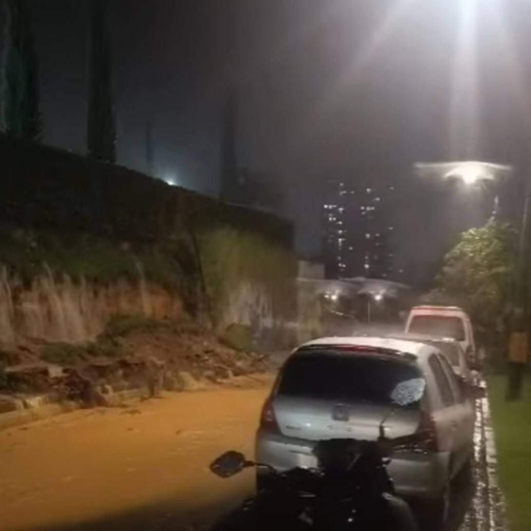 El muro afectado en una urbanización del corregimiento de Medellín. FOTO: imagen tomada de redes.