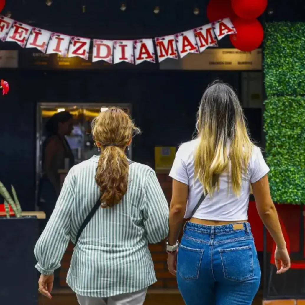 Este domingo 11 de mayo se llevará a cabo la celebración del Día de la Madre en Colombia para este 2025. Una fecha para honrar y expresar gratitud a las madres por su amor, dedicación y esfuerzo. FOTO: MANUEL SALDARRIAGA