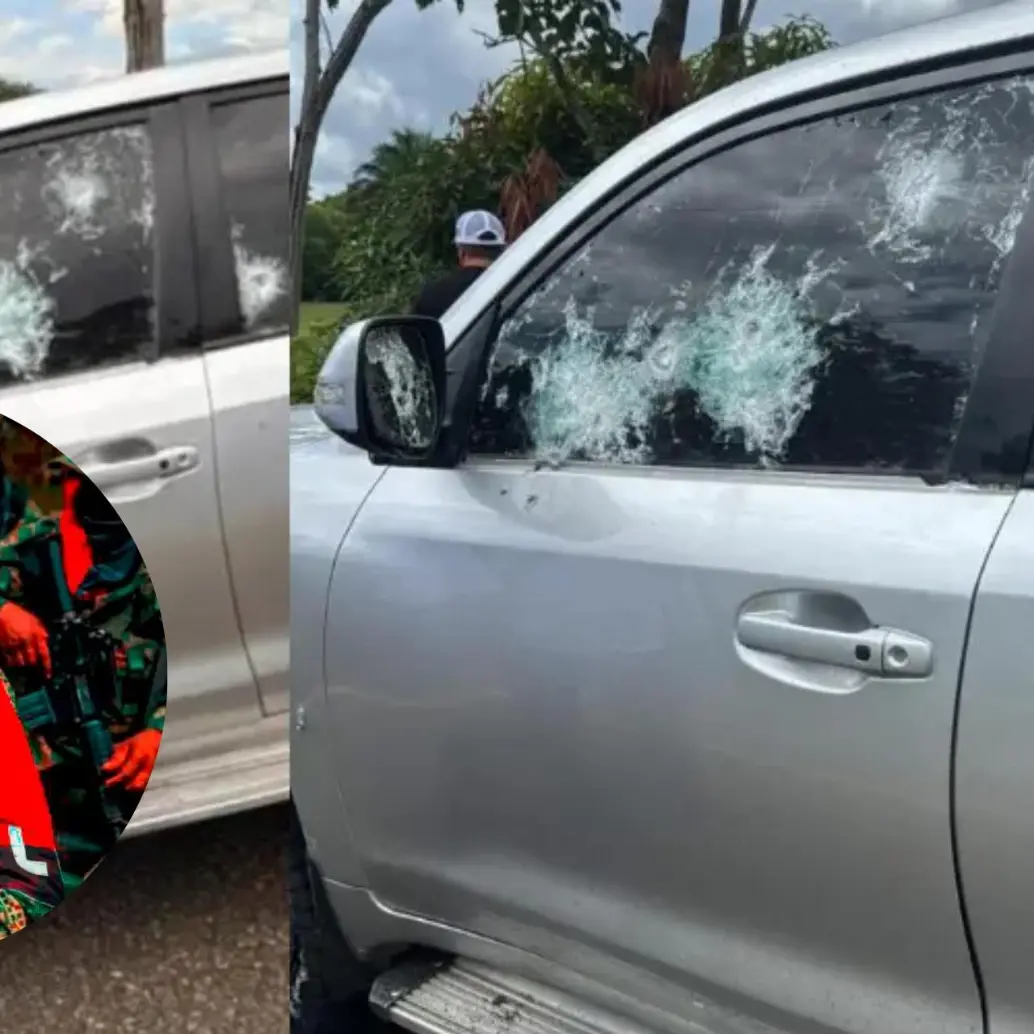 Así quedó la camioneta blindada en la cual se movilizaba el gobernador de Arauca, Renson Martínez, después de ser atacada por los guerrilleros del ELN que instalaron un retén en la carretera. FOTO cortesía