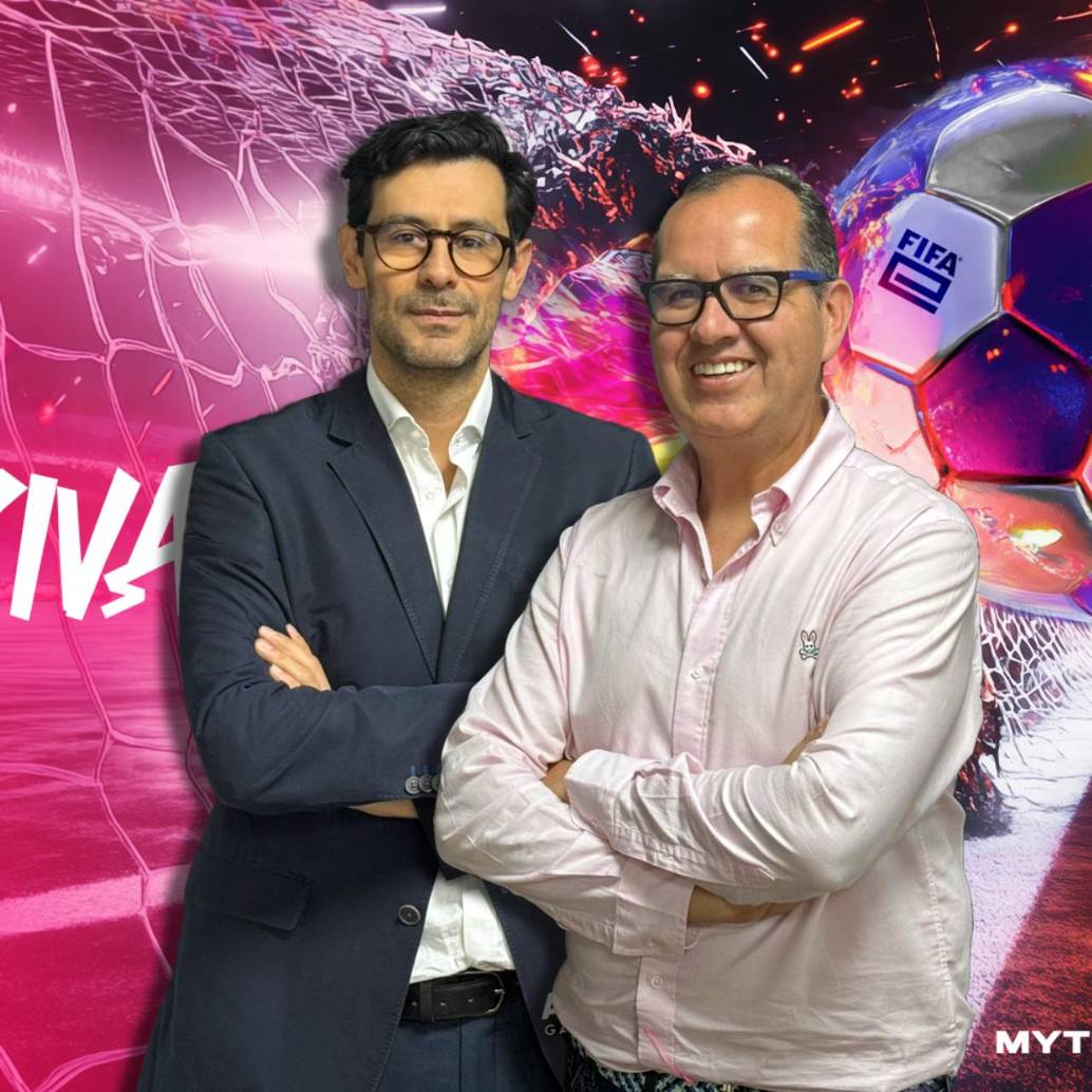 Jairo Nieto (izq.) y Alejandro González (der.), cofundadores de Bacon Games, lideraron desde Colombia el desarrollo de <i>FIFA Rivals</i>, el nuevo videojuego oficial de la FIFA para móviles. FOTO: Cortesía