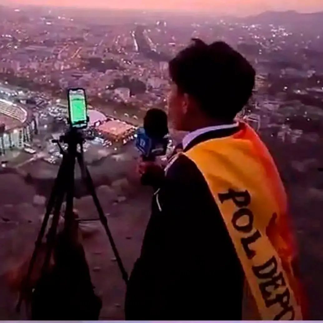 El joven Cliver Huamán Sánchez narró, desde la altura de un cerro, la final de la Copa Libertadores 2025. Foto: tomada de redes sociales