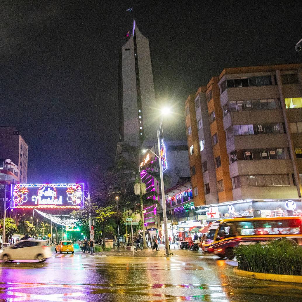 Los alumbrados del Medellín ocupan un lugar importante en el escalafón de recorrido turísticos en Colombia, durante el fin de año. FOTO EL COLOMBIANO