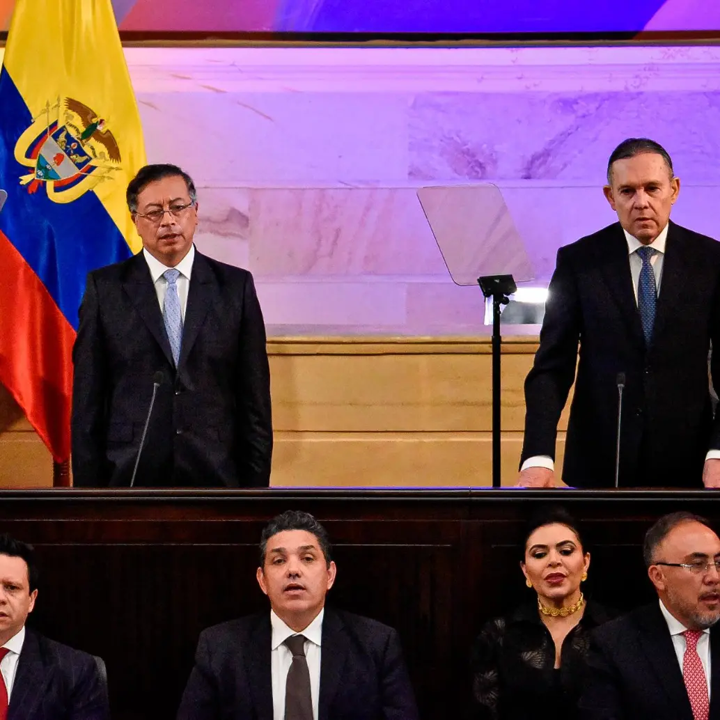 El presidente Gustavo Petro junto a los presidentes del Senado, Efrían Cepeda, y de la Cámara de Representantes, Jaime Raúl Salamanca. FOTO COLPRENSA