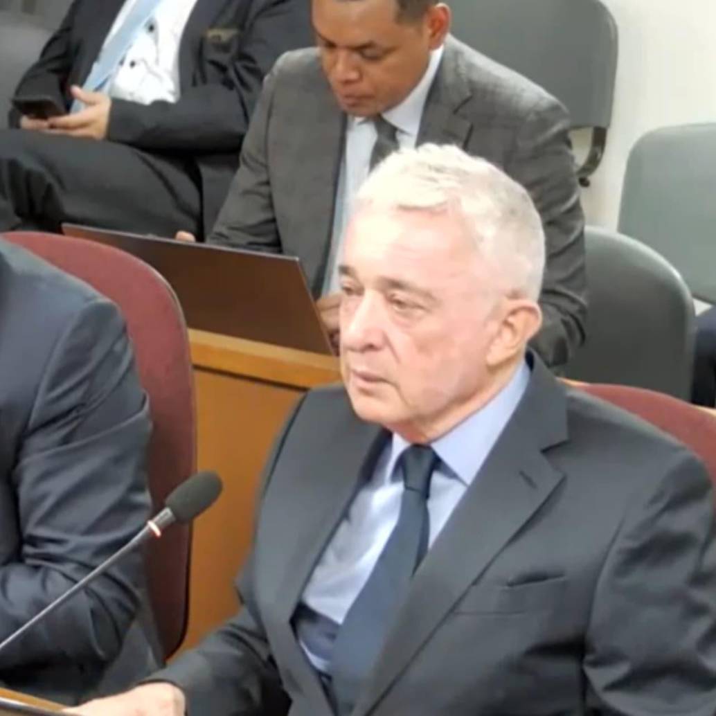 Álvaro Uribe se defiende en juicio por soborno a testigos. Foto: captura de pantalla
