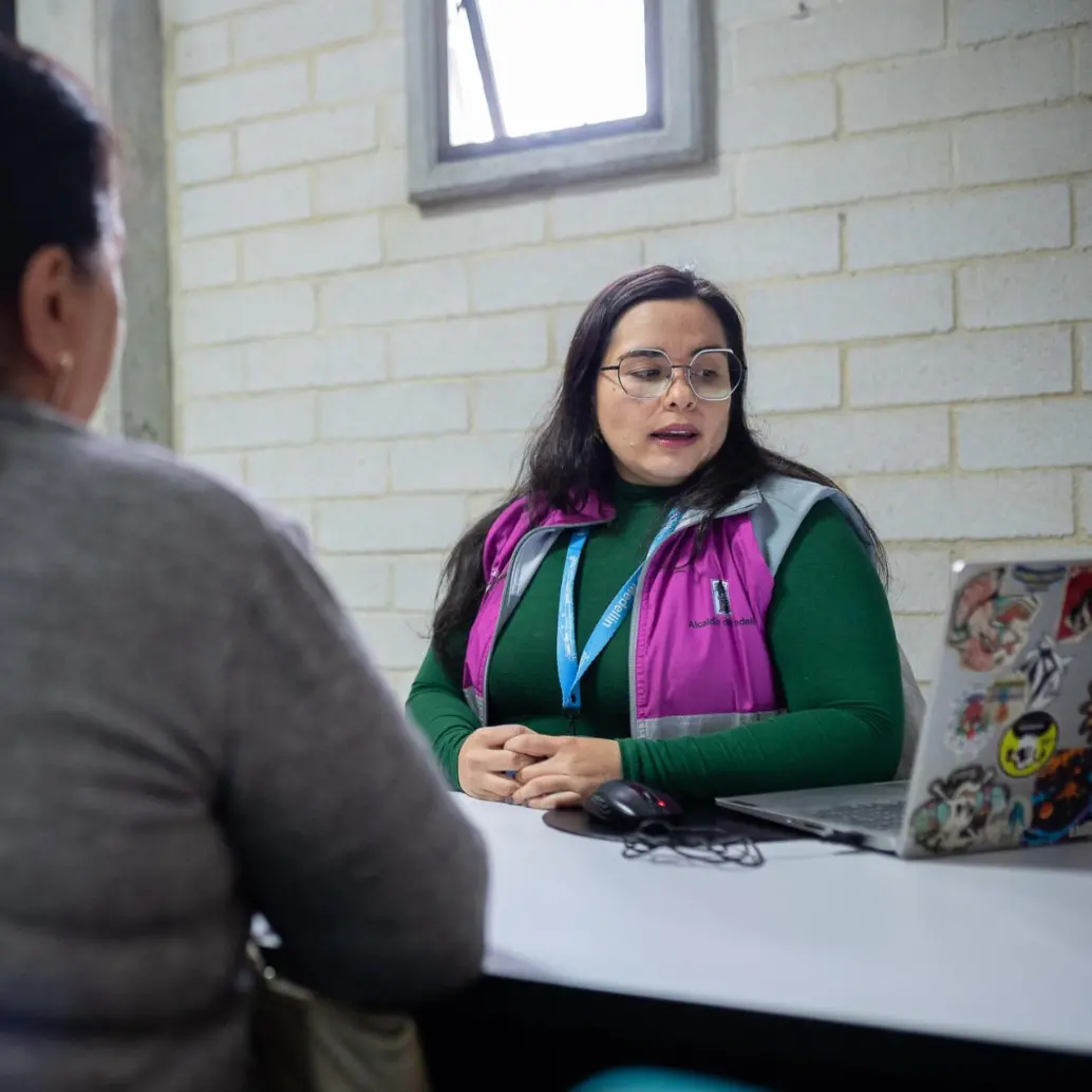 Imagen de referencia de una mujer atendida por las entidades del Distrito. FOTO: Cortesía