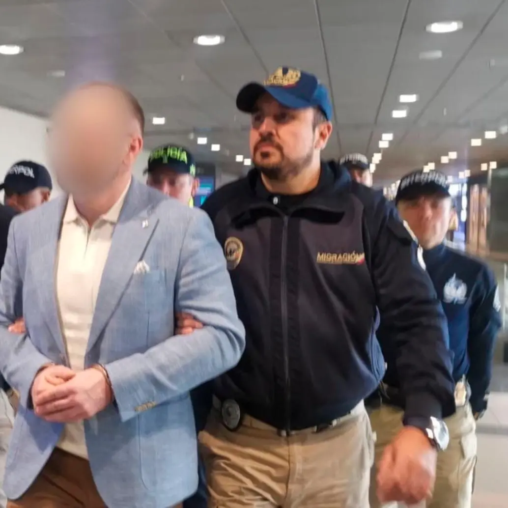 Denis Alimov<b> </b>arribó al aeropuerto El Dorado en un vuelo de Turkish Airlines. Se dirigía a Cartagena. FOTO: Cortesía Migración Colombia