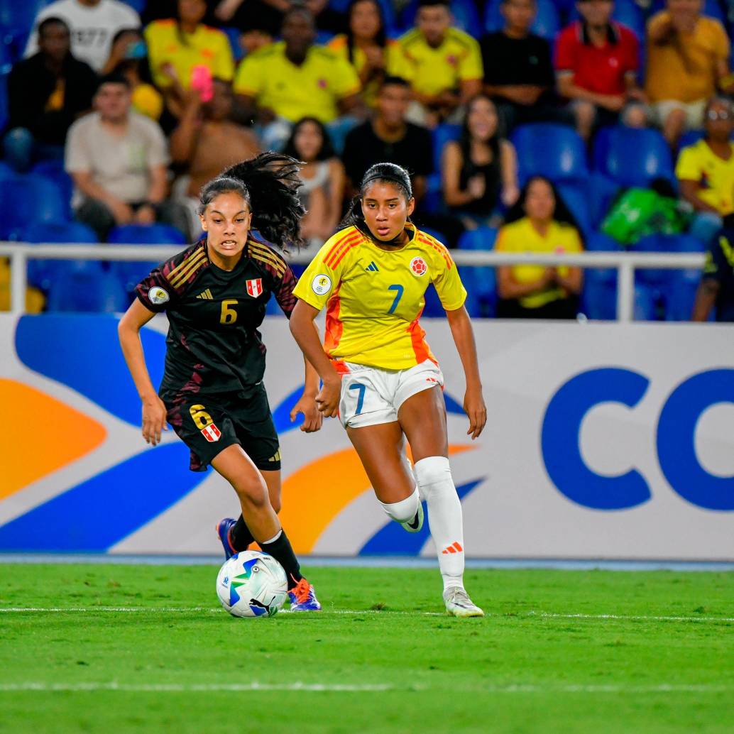 María Alejandra Baldovino es la goleadora del Sudamericano. El nuevo talento del fútbol femenino se lució ante Perú. <span class="mln_uppercase_mln">FOTO</span> <b><span class="mln_uppercase_mln">cortesía fcf</span></b>