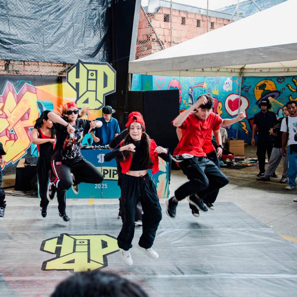 Por los procesos de formación de 4Eskuela han pasado personas como Luma, campeona nacional, panamericana y latinoamericana de Breakin; Arex referente del Breakin en el país y el reconocido artista de grafiti Pac Dunga. Foto Cortesía. 