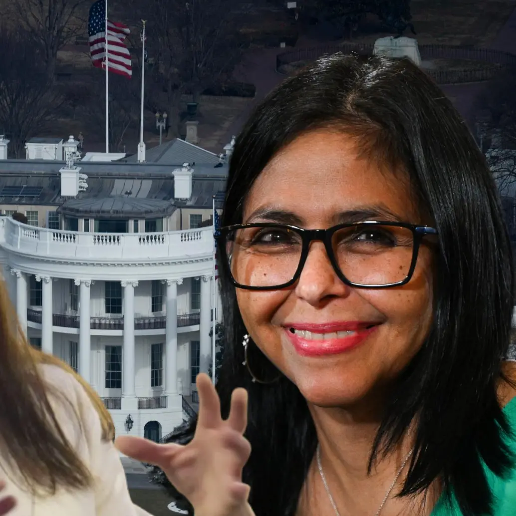 A la izquierda, la líder opositora María Corina Machado; a la derecha, Delcy Rodríguez, recién juramentada como presidenta interina de Venezuela. Foto: AFP. 