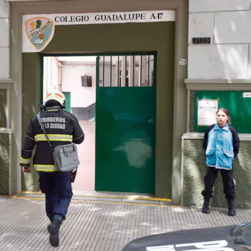 La explosión que dejó al menos a cinco estudiantes heridos ocurrió en el Colegio Guadalupe en Palermo, Argentina. Foto: Marco Brindicci, La Nación. 