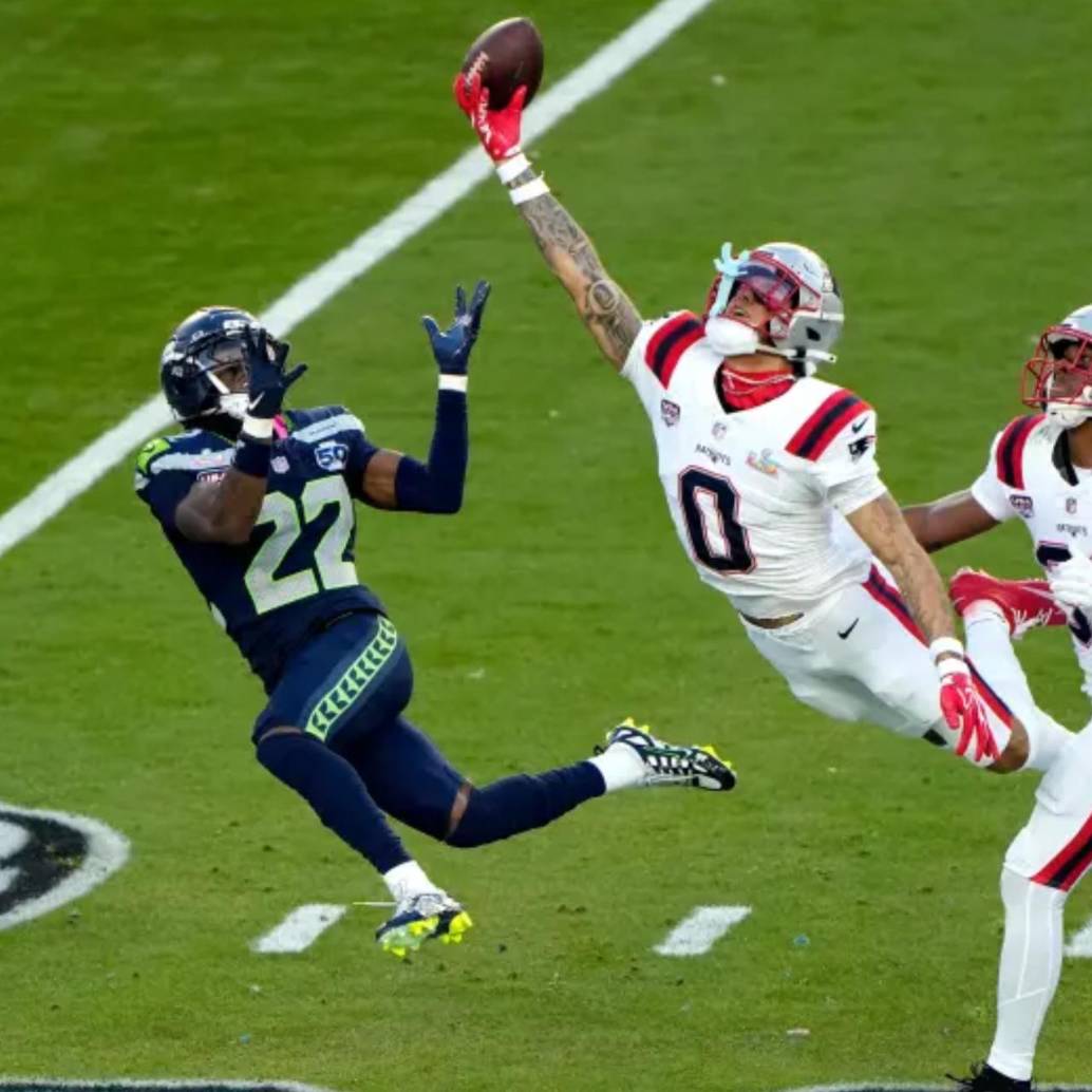 El colombiano Christian González, de 23 años, interrumpió tres pases de ‘touchdown’ en el Super Bowl 2026, siendo uno de los más destacados de los New England Patriots. FOTO: Getty