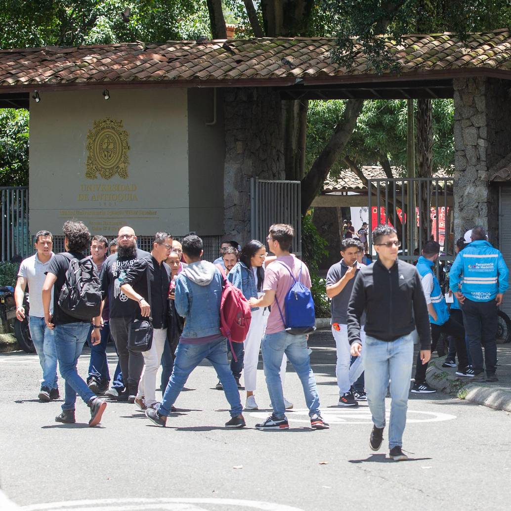 La calle Barranquilla tuvo que ser cerrada debido a protestas en la Universidad de Antioquia. Imagen de referencia. FOTO: Esneyder Gutiérrez