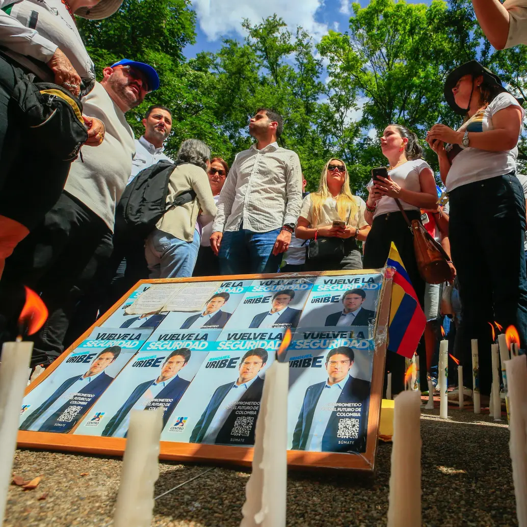 Desde el pasado 8 de junio, se han realizado varias concentraciones en Medellín en apoyo a la salud del senador Miguel Uribe, víctima de un atentado. En la imagen, concentración realizada en el parque de El Poblado. FOTO: Camilo Suárez Echeverry