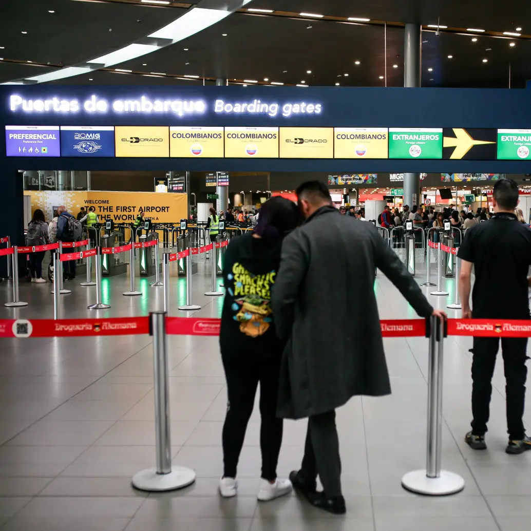 Aunque aún no han habido grandes afectaciones en los vuelos, la Aeronáutica Civil recomendó llegar a las terminales aéreas con anticipación. Foto: Colprensa