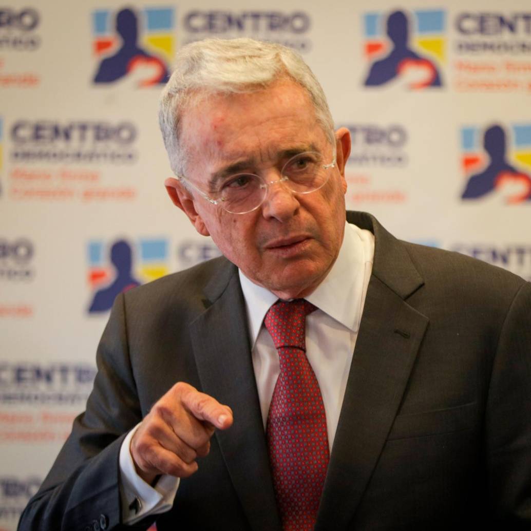 Álvaro Uribe es acusado de los delitos de manipulación de testigos y fraude procesal. FOTO COLPRENSA 