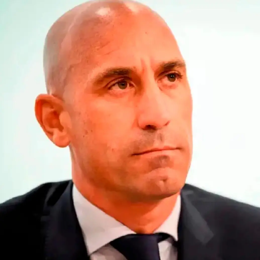 El expresidente de la Federación Española de Fútbol tiene una condena en su contra por el beso a la futbolista Jenni Hermoso. AFP