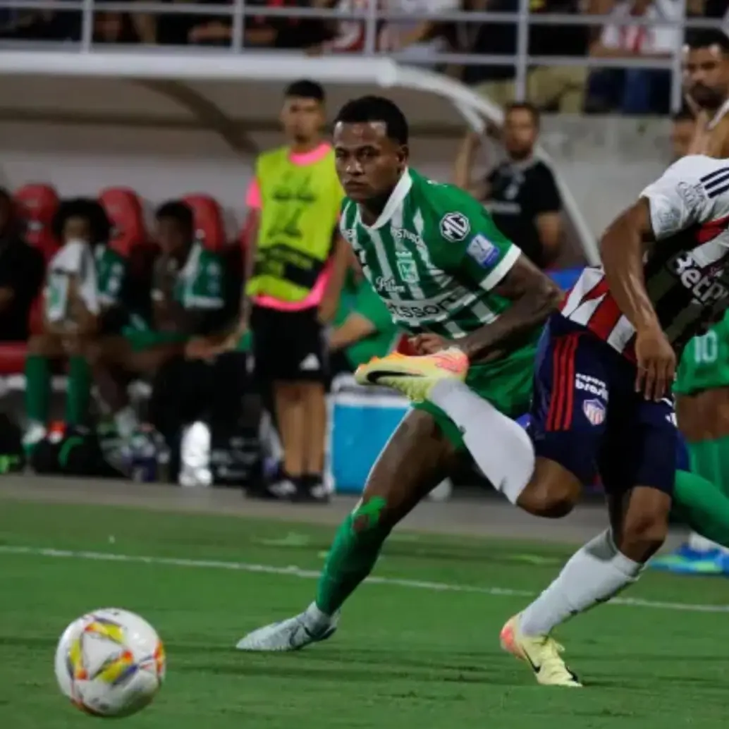 Desde las 5:00 p.m., el Verde se aferrará a su historia, a la fuerza del Atanasio y a la fe de su hinchada para buscar una remontada épica frente a Junior y quedarse con el título. FOTO: Colprensa