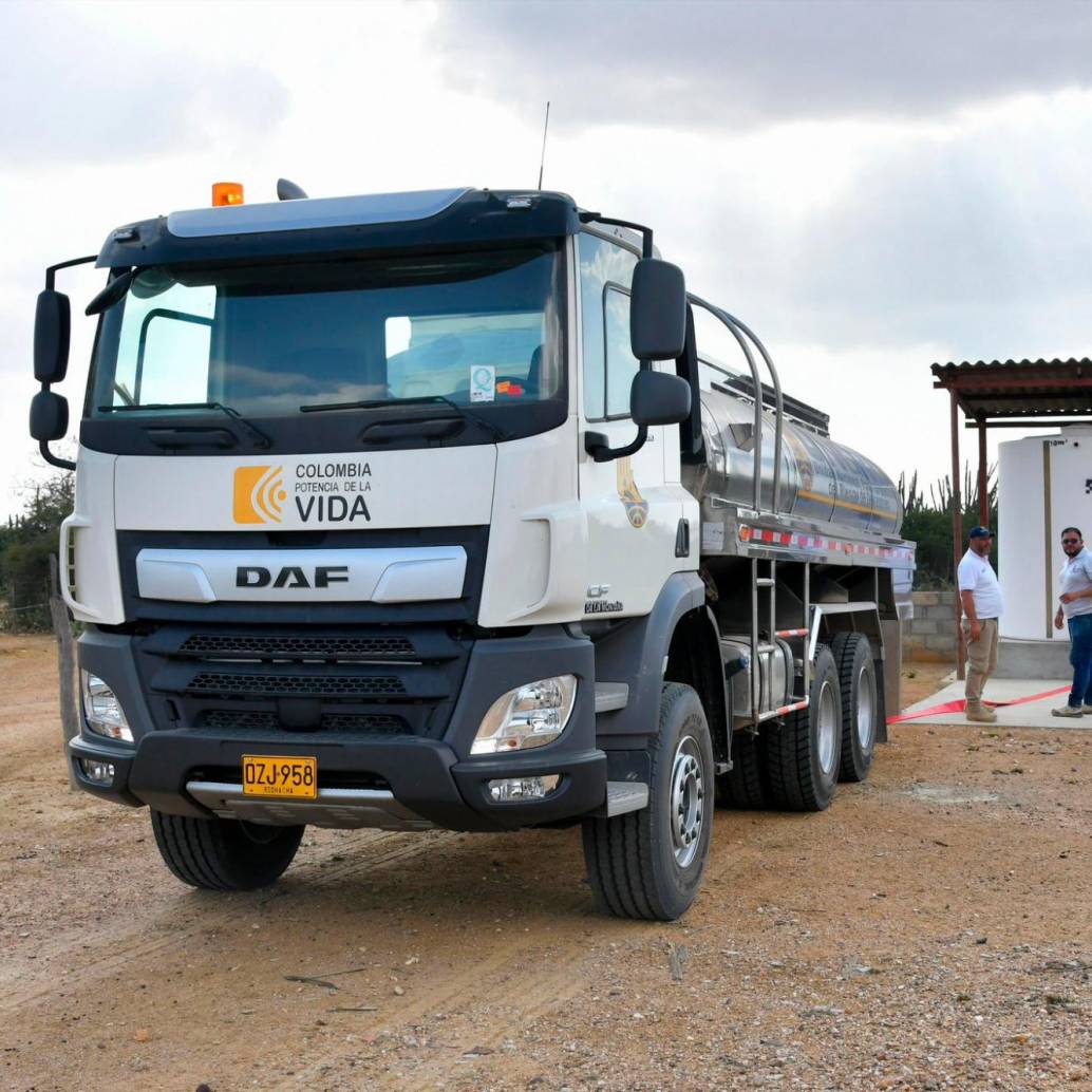 Apenas este martes, Gestión del Riesgo puso en operación los primeros 10 carrotanques para abastecer de agua potable a las comunidades más vulnerables de La Guajira. FOTO: UNGRD