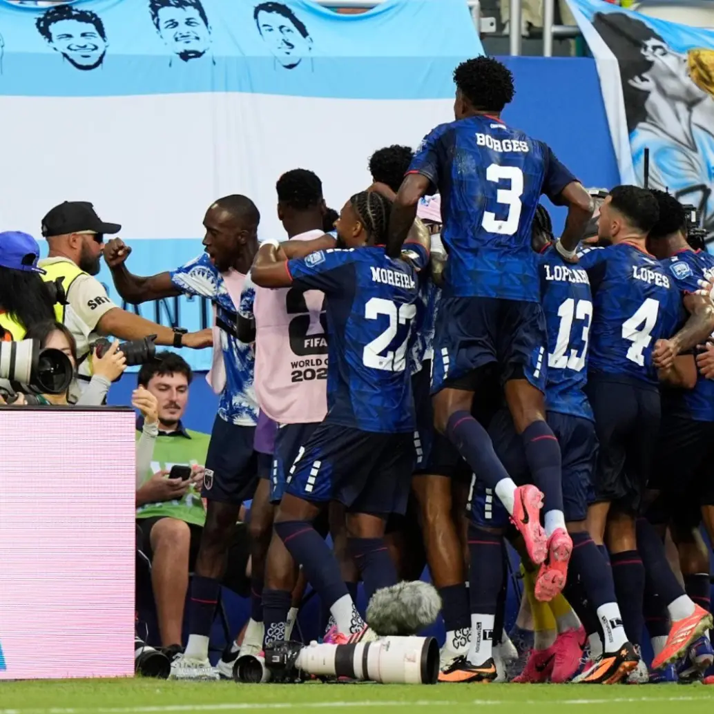 La emocionante celebración de los jugadores de Cabo Verde tras los goles. FOTO: Getty
