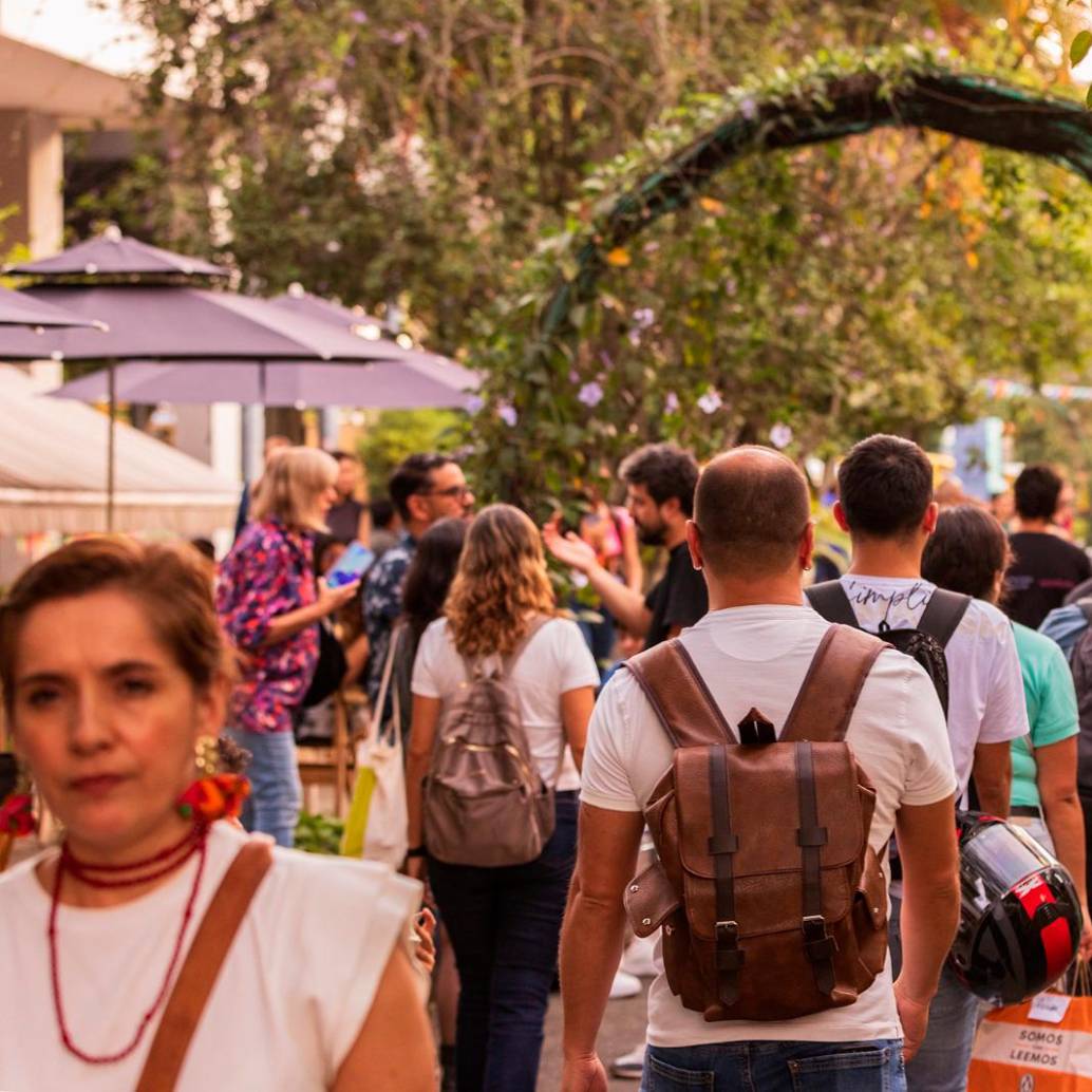 Durante un fin de semana las calles adyacentes de la Biblioteca Pública Piloto recibieron la programación de Días de Libro. Foto: Cortesía.