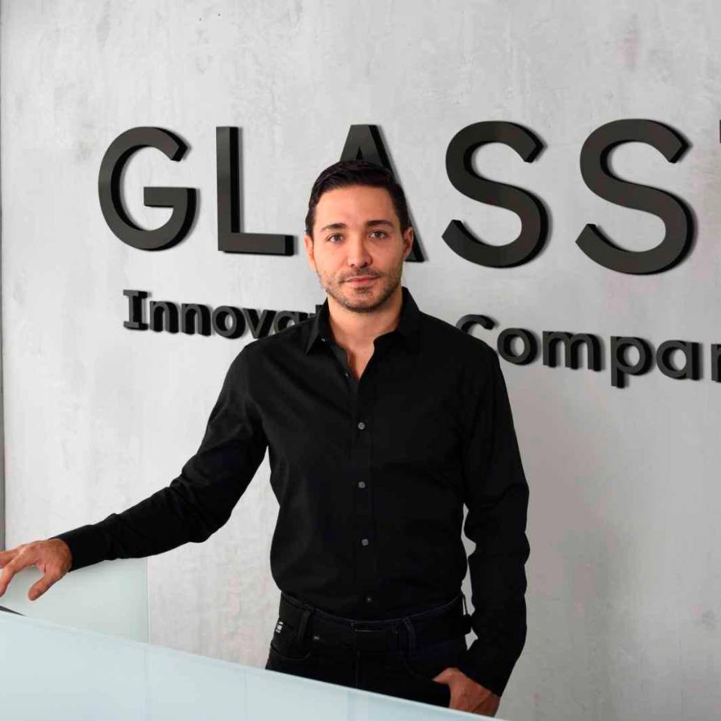 Juan Camilo Botero, CEO de Glasst, lidera la estrategia de expansión internacional tras la entrada de Investex, holding del Grupo Preflex, como socio estratégico de la compañía antioqueña. FOTO: Cortesía