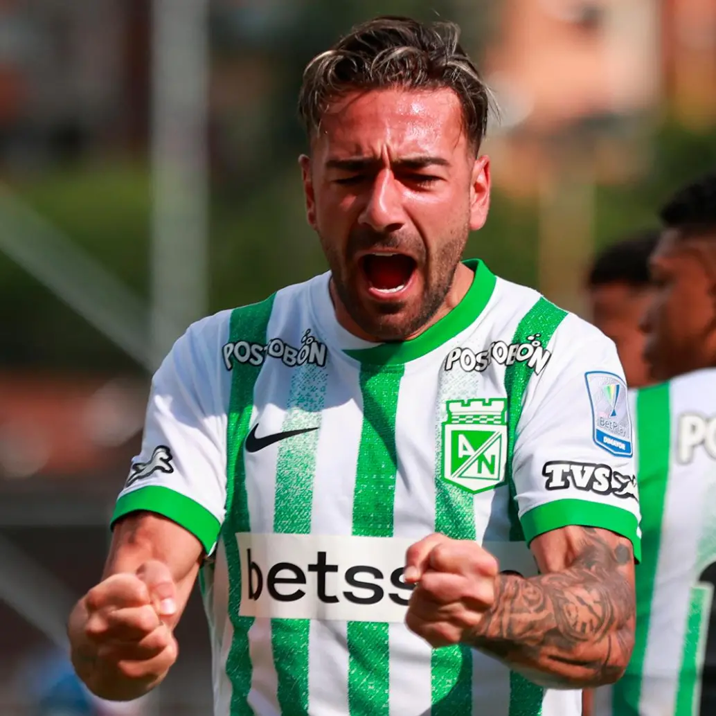 Javier Gandolfi sorprendió de entrada con un once inicial que incluyó varias novedades, entre ellas los refuerzos que llegaron para este semestre. César Haydar, Juan Bauzá, Marlos Moreno y Facundo Batista fueron titulares, y sería precisamente el delantero uruguayo quien abriría el marcador y, de paso, se estrenaría como goleador con la camiseta verde. Foto: Manuel Saldarriaga Quintero