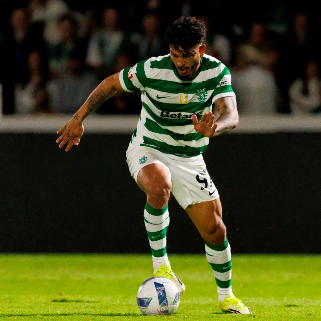 Luis Javier Suárez puede inmortalizar su camiseta número 97 si logra marcar ante Estrela y se convierte en el primer jugador de Sporting de Lisboa en conseguir 8 goles ligueros consecutivos en los últimos 68 años. FOTO: <b>GETTY</b>