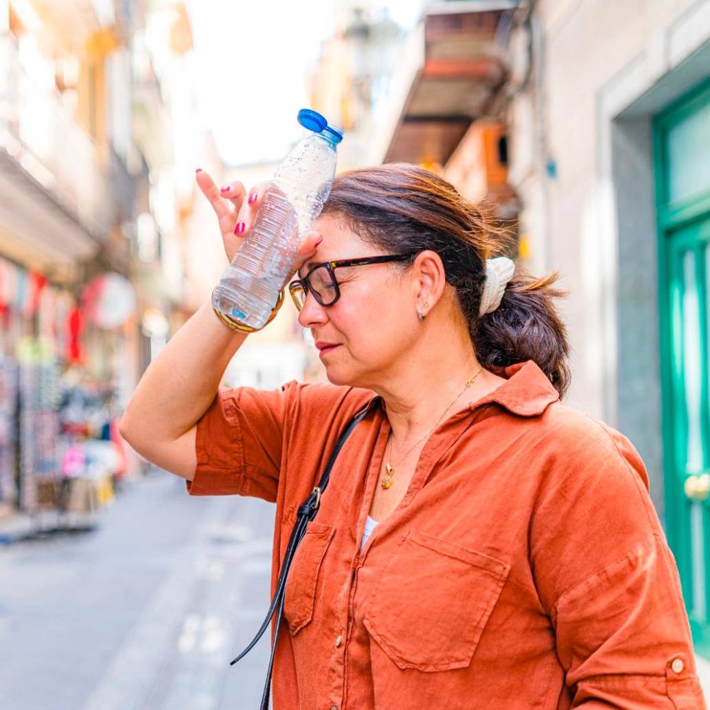 Las olas de calor prolongadas afectan con mayor intensidad a los adultos mayores, cuyo cuerpo pierde capacidad para regular la temperatura con la edad. FOTO Getty