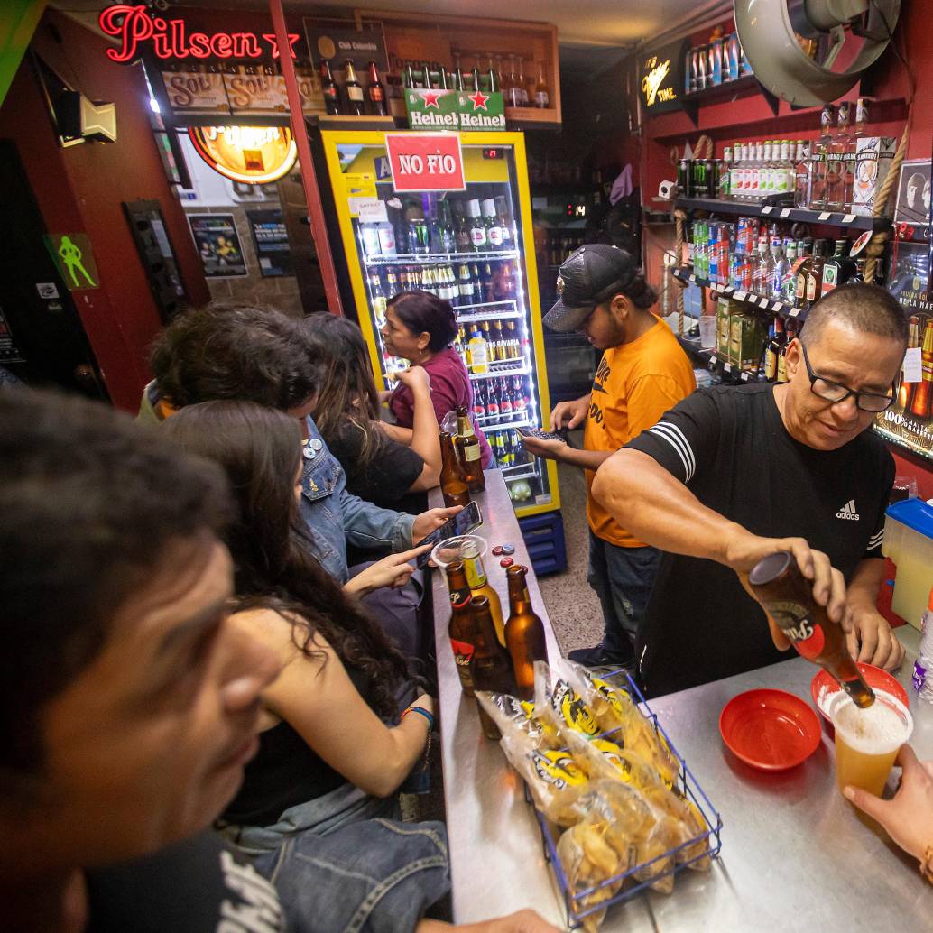 Las personas que consumen alcohol tienden a priorizar esta bebida frente a otros sistemas de recompensa. Foto: EL COLOMBIANO